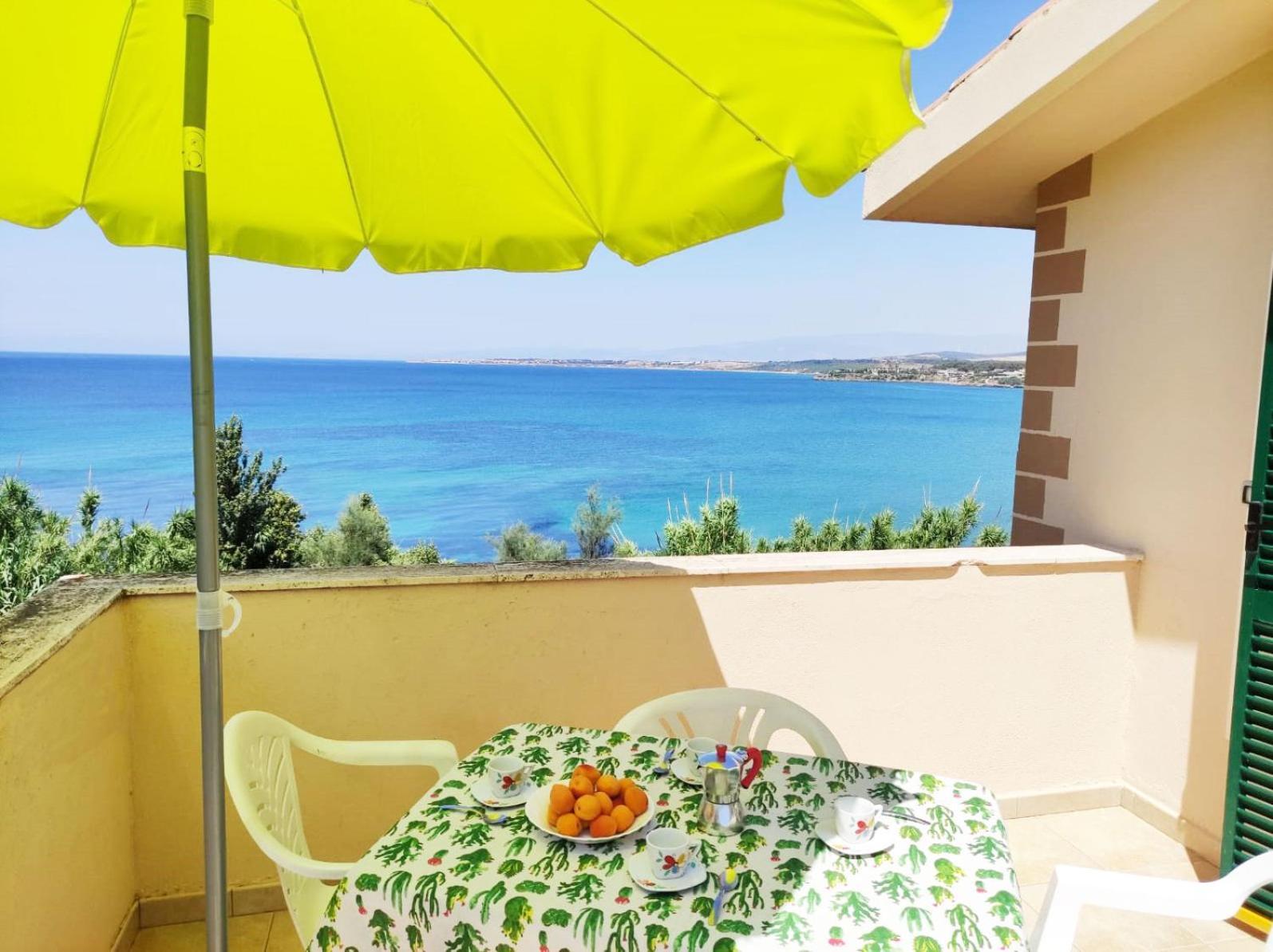 Villa Smeraldo - Mansarda Con Spettacolare Vista Sul Mare Isola di Isola di Capo Rizzuto Exterior foto